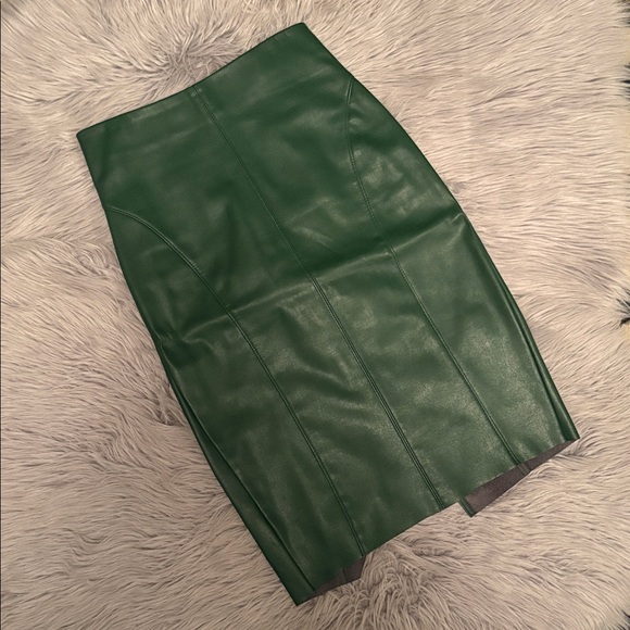 Express High Waisted Green Faux Leather Seamed Pencil Skirt Size 0 - Picture 3 of 12